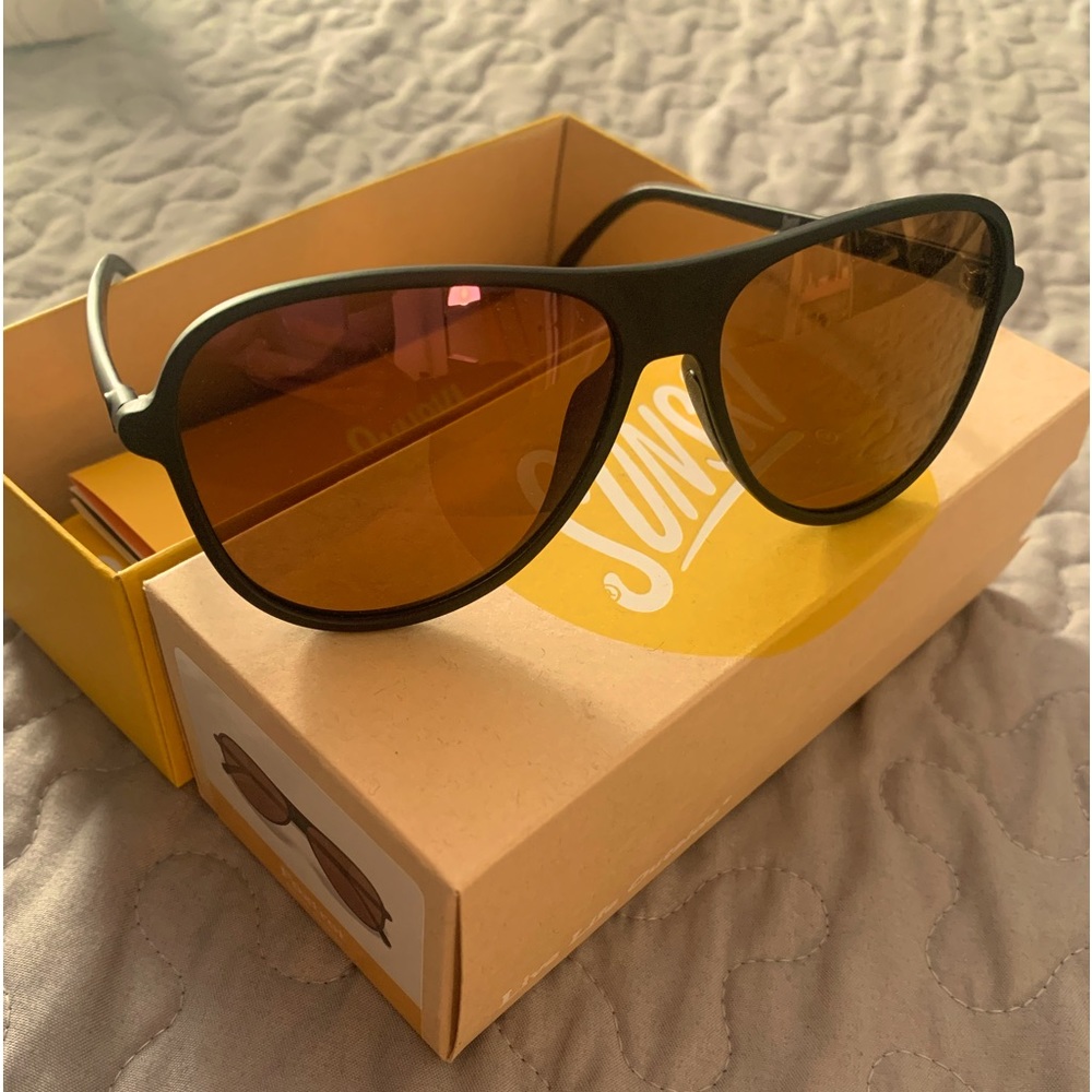 NWT Polarized Aviator Featherweight Sunglasses Black/Bronze by Sunski